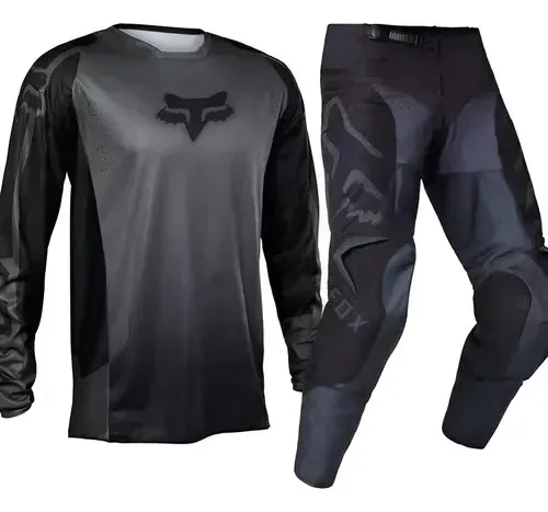 TRAJES FOX